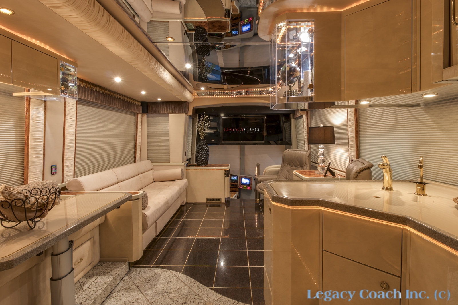 2002 Prevost Featherlite H3 45 Double Slide | Legacy Coach | Rockwall Texas