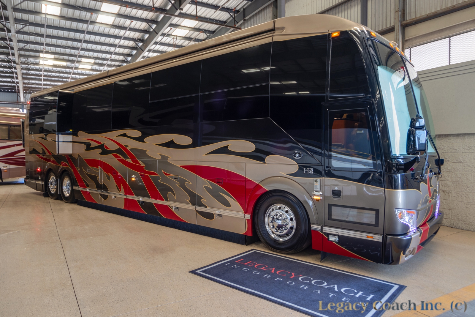 2011 Prevost Featherlite H3 45 Triple Slide Bath And A Half 041119 ...